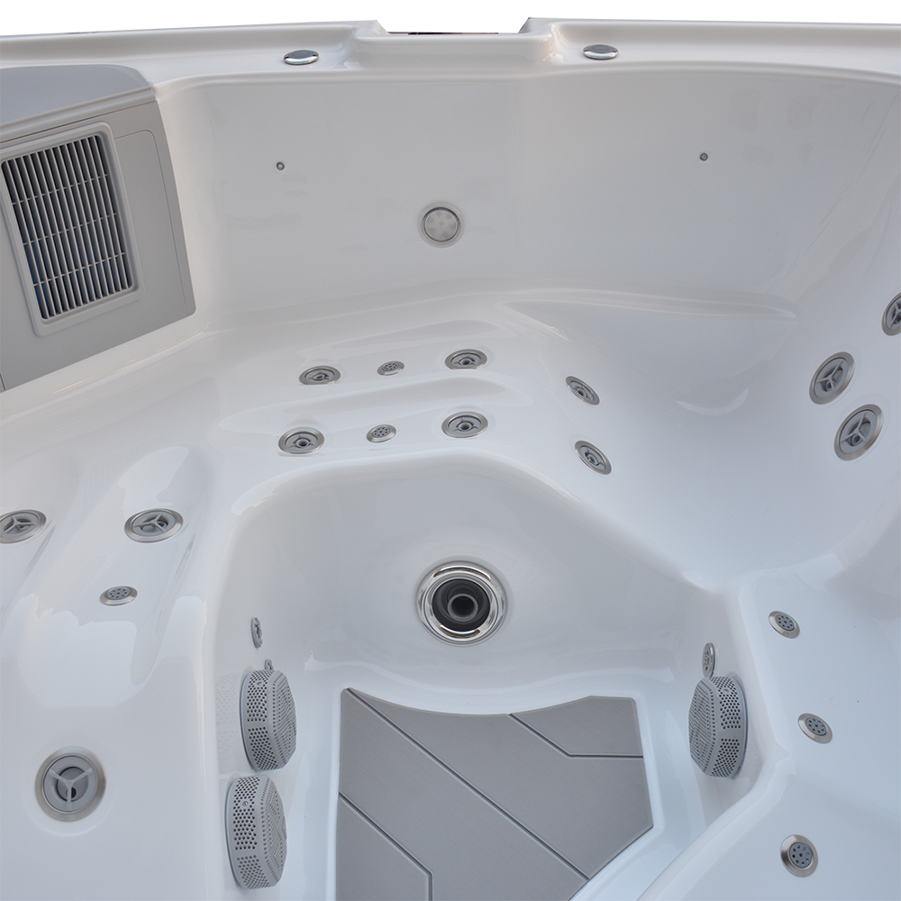 Oasis Miami Classic spa detail